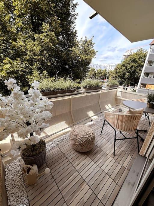 Stylish Studio Apartment With Beautiful Balcony Ingolstadt Exterior foto